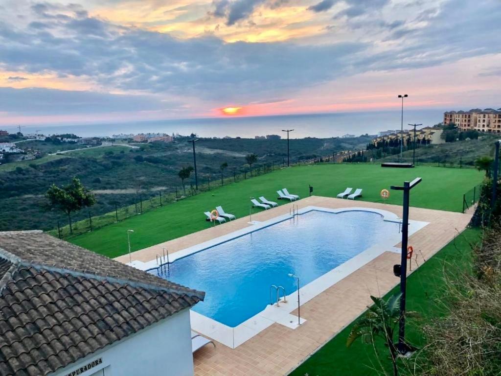 Top Sea View Apartment - 7 Minutes To Sotogrande Castillo de Sabinillas Luaran gambar